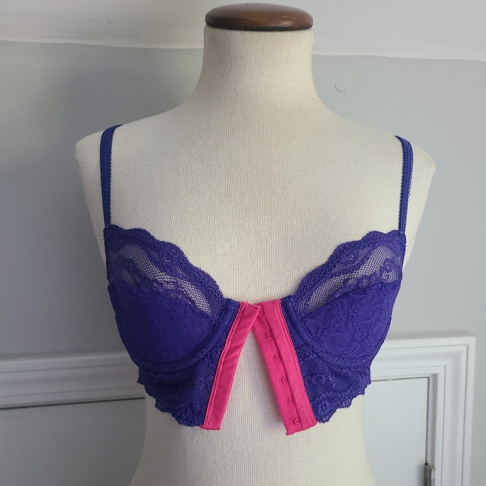 b.tempt'd by Wacoal Lace Kiss Bralette Bra Size 32 Front Hook Close Purple Pink